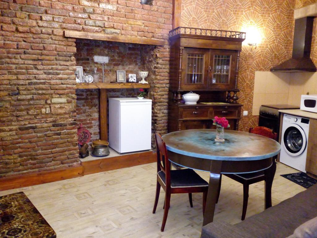 Art House Petunia Apartment Tbilisi Exterior photo