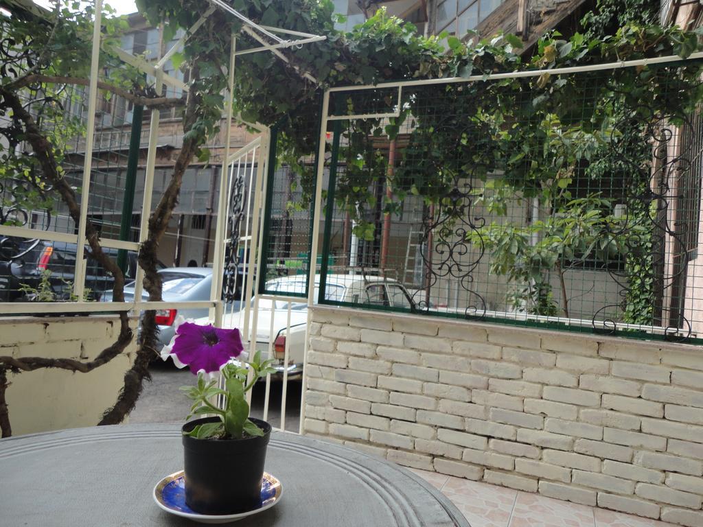Art House Petunia Apartment Tbilisi Exterior photo