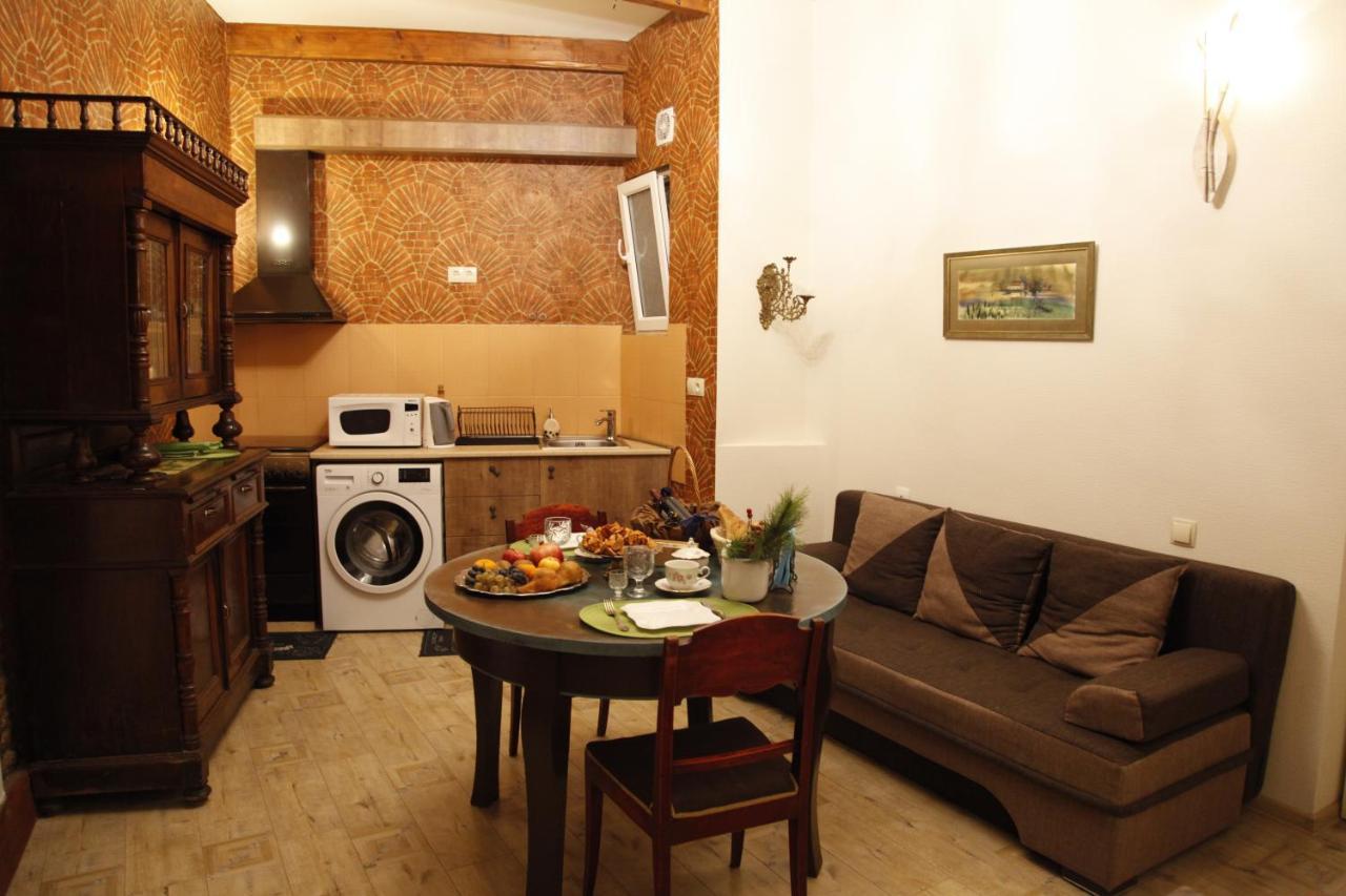 Art House Petunia Apartment Tbilisi Exterior photo